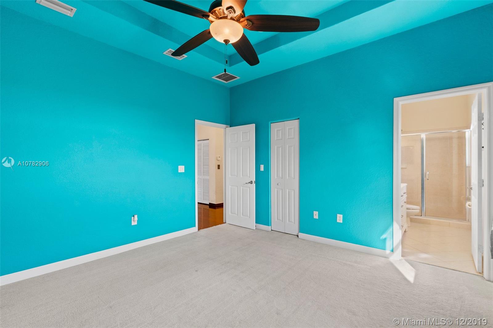 BAYWINDS OF GALAPAGOS - Residential