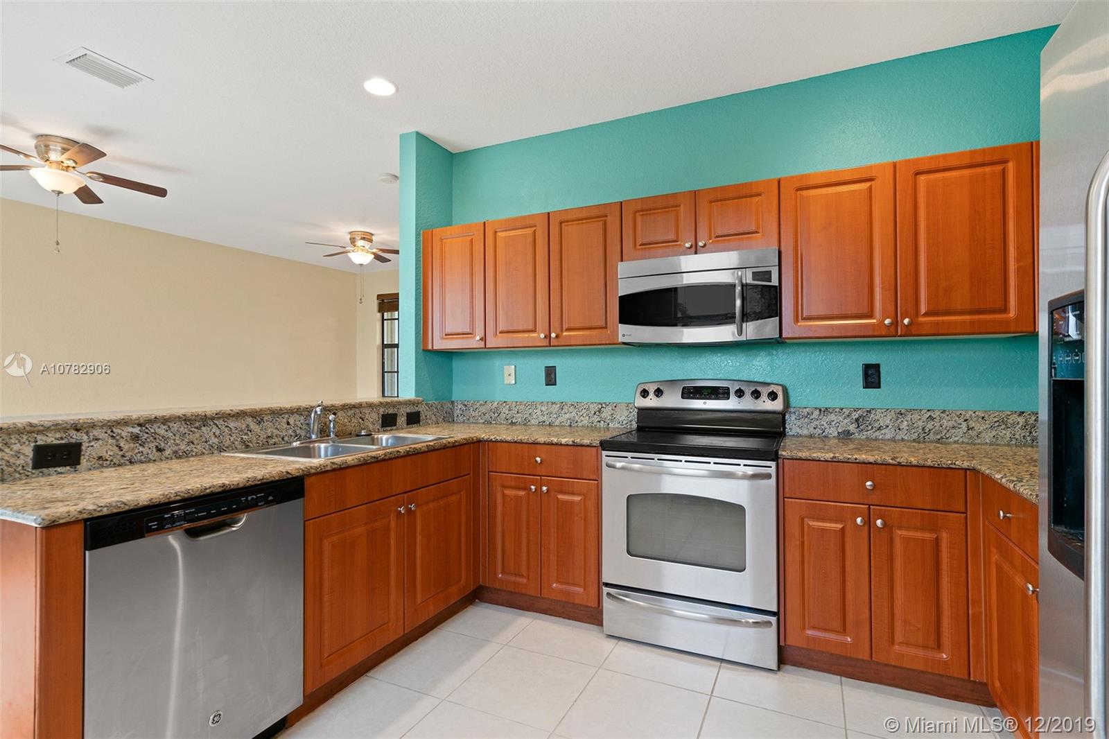 BAYWINDS OF GALAPAGOS - Residential