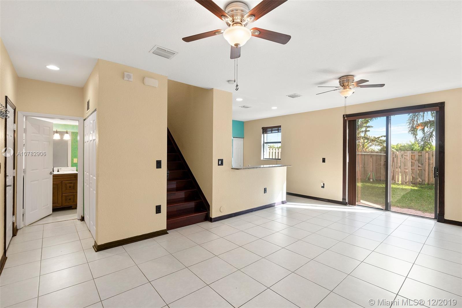 BAYWINDS OF GALAPAGOS - Residential