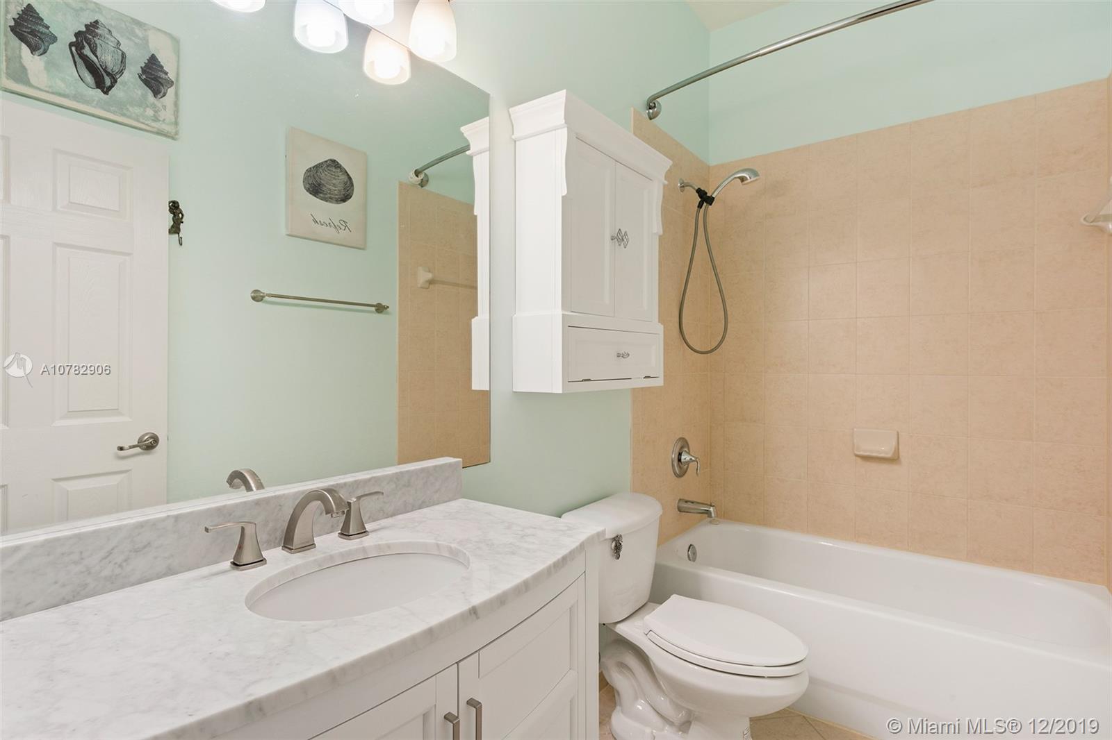 BAYWINDS OF GALAPAGOS - Residential