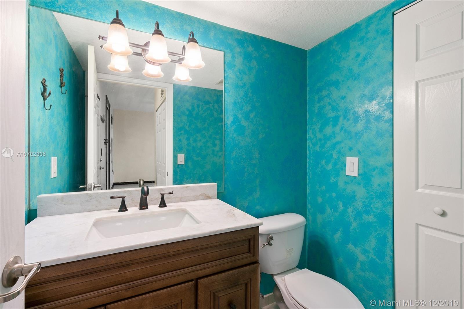 BAYWINDS OF GALAPAGOS - Residential