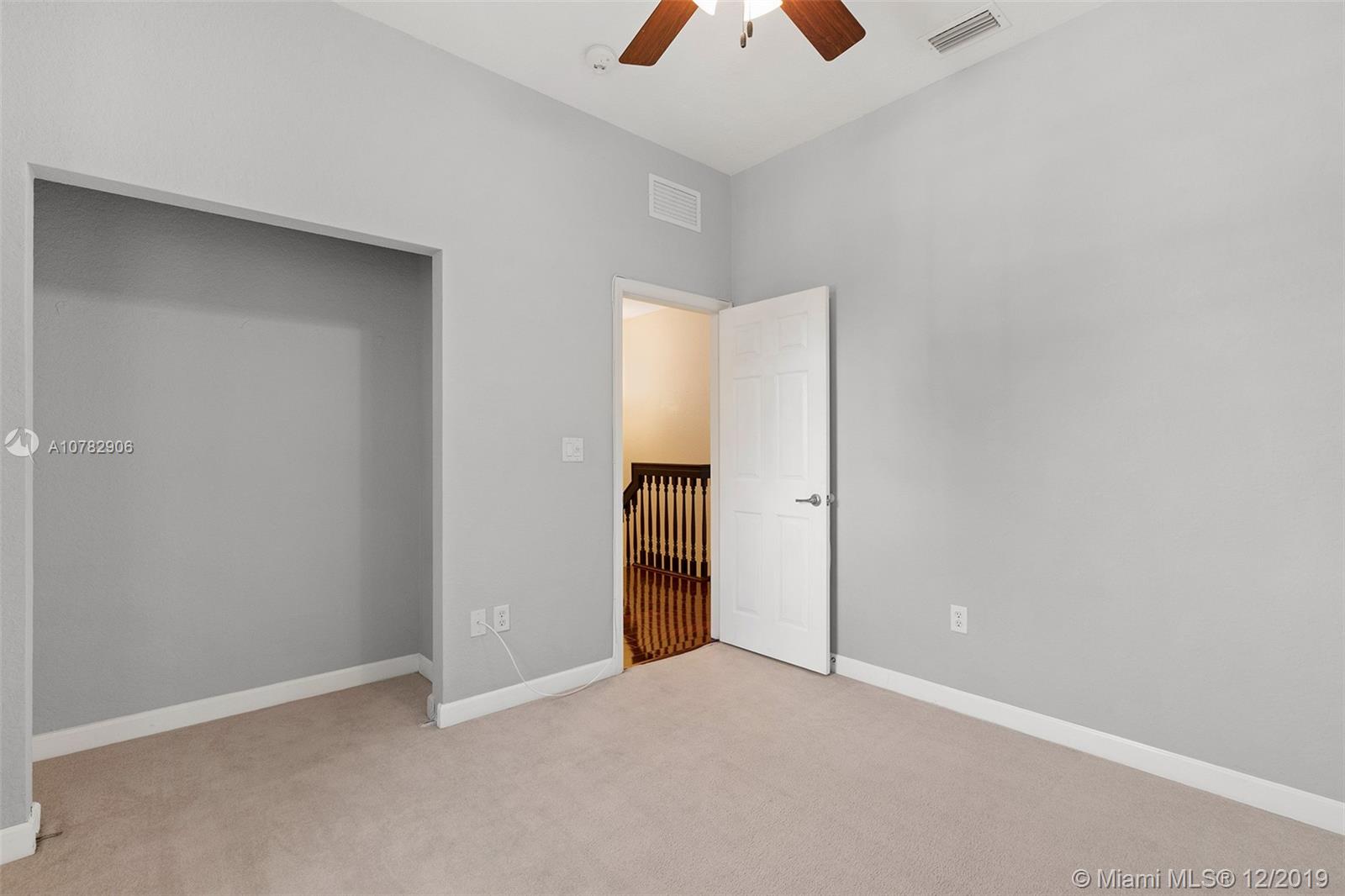 BAYWINDS OF GALAPAGOS - Residential