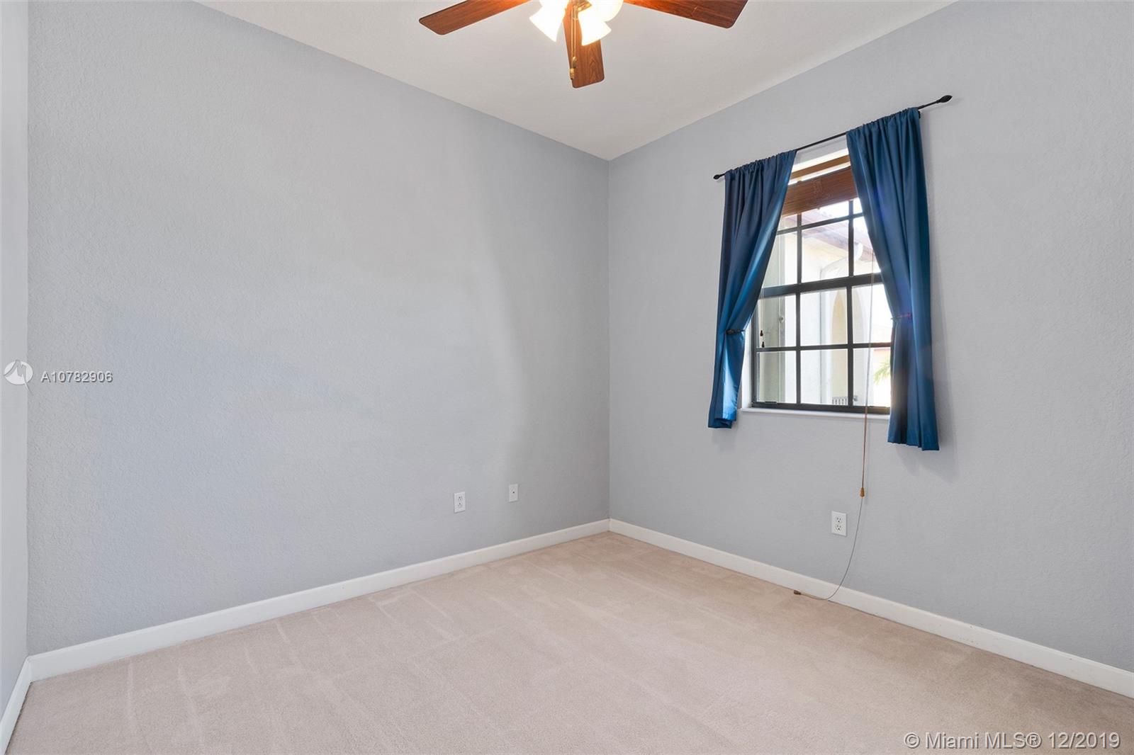 BAYWINDS OF GALAPAGOS - Residential