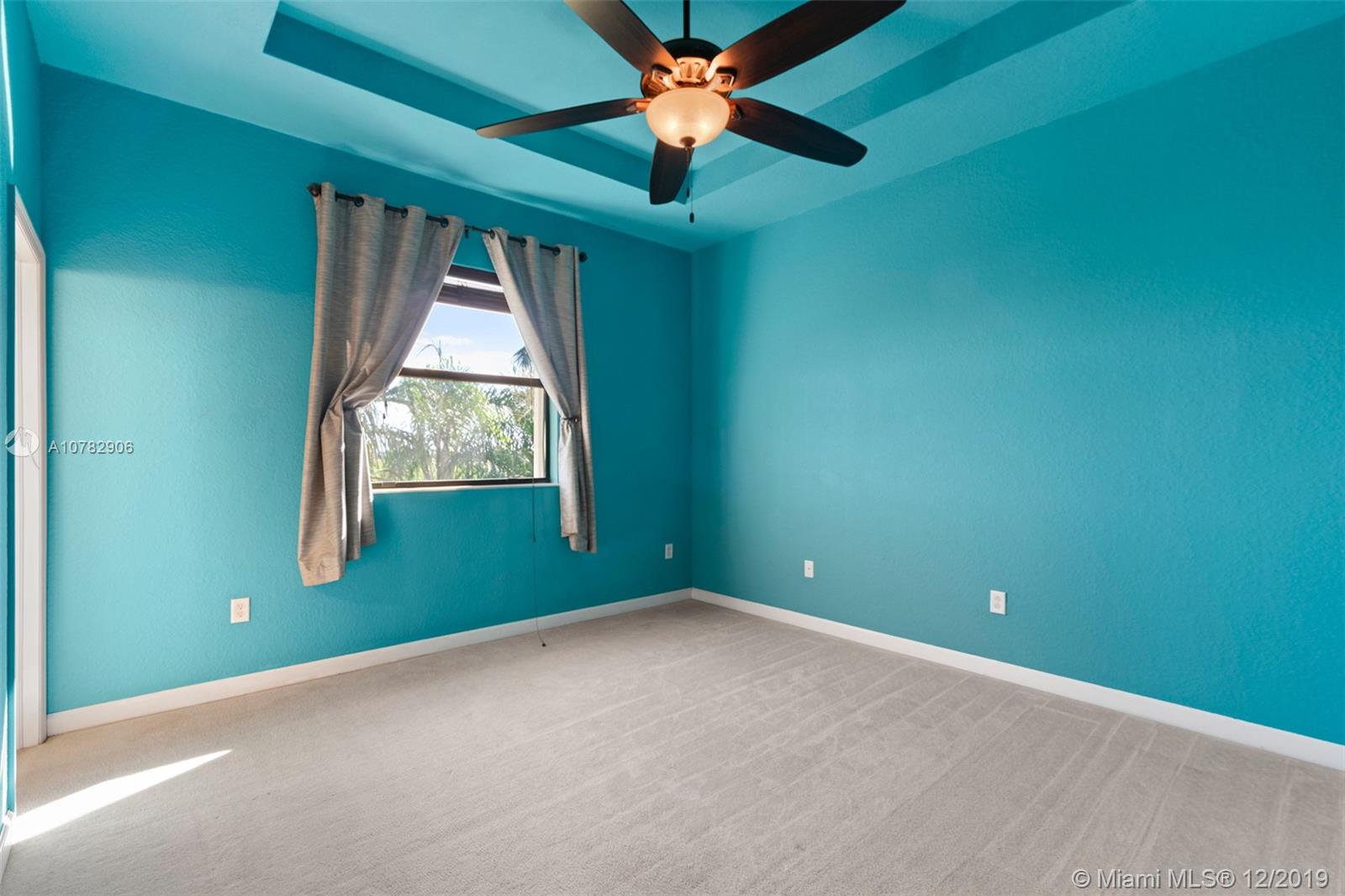 BAYWINDS OF GALAPAGOS - Residential