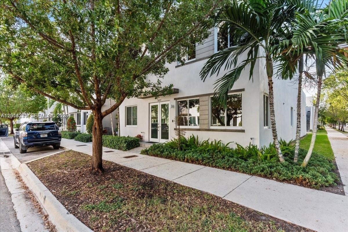 LANDMARK AT DORAL CENTRAL - Residential