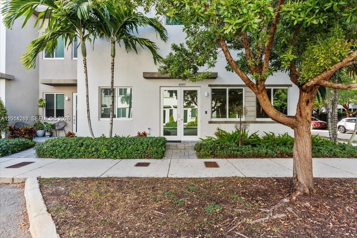 LANDMARK AT DORAL CENTRAL - Residential
