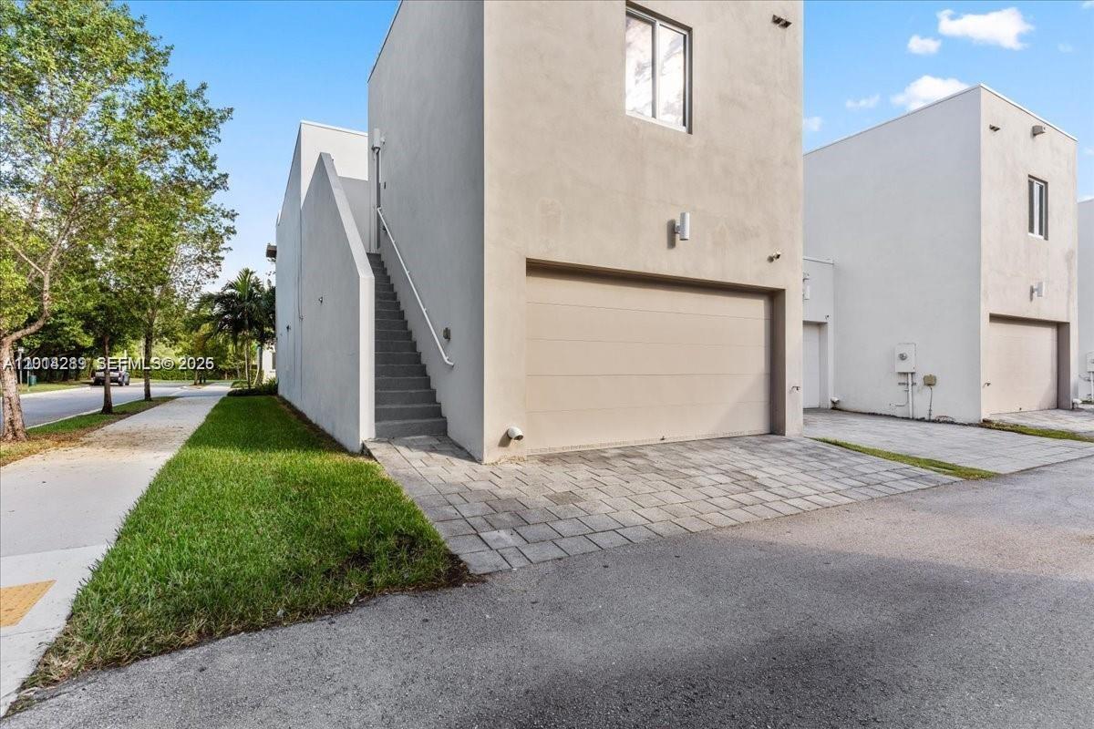 LANDMARK AT DORAL CENTRAL - Residential