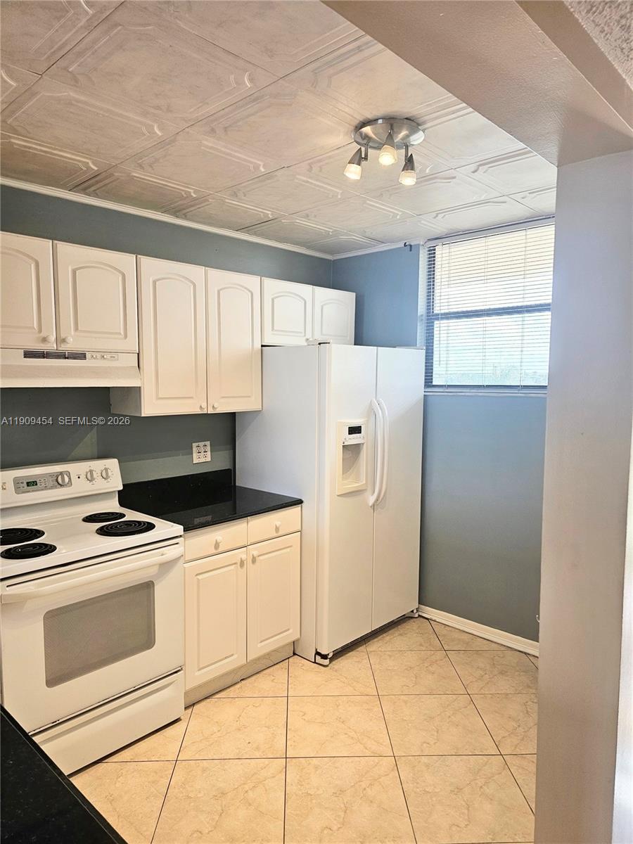 114 Lake Emerald Dr 409