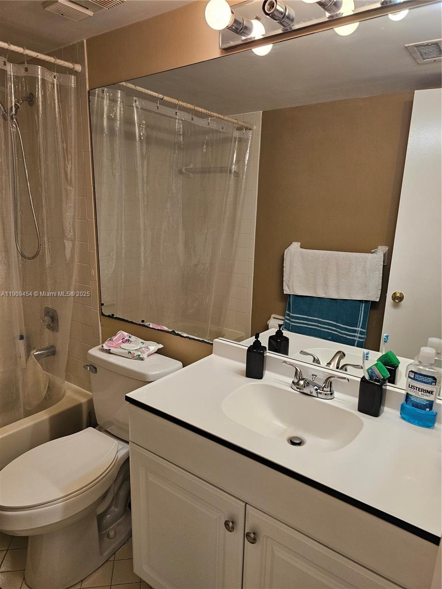 Lake Emerald Condominiums - Residential