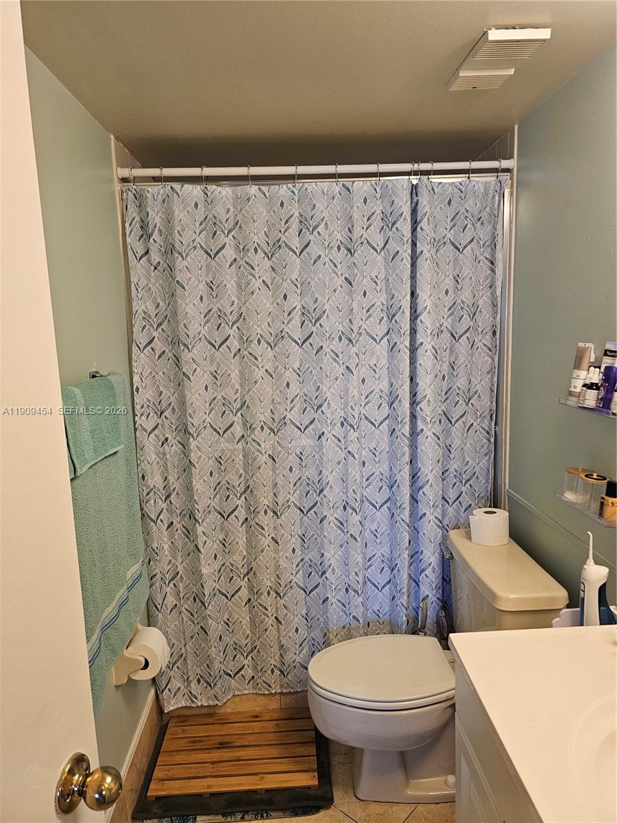 Lake Emerald Condominiums - Residential