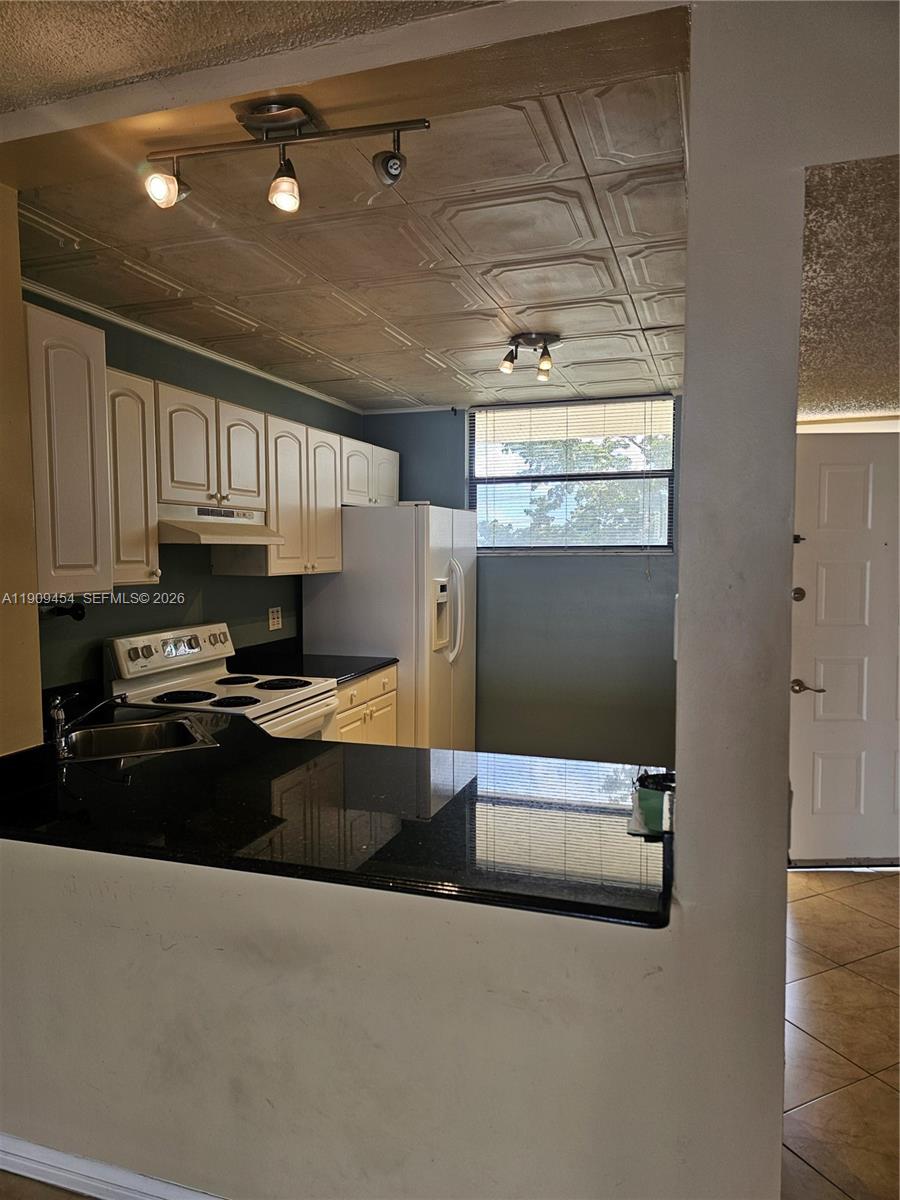 Lake Emerald Condominiums - Residential