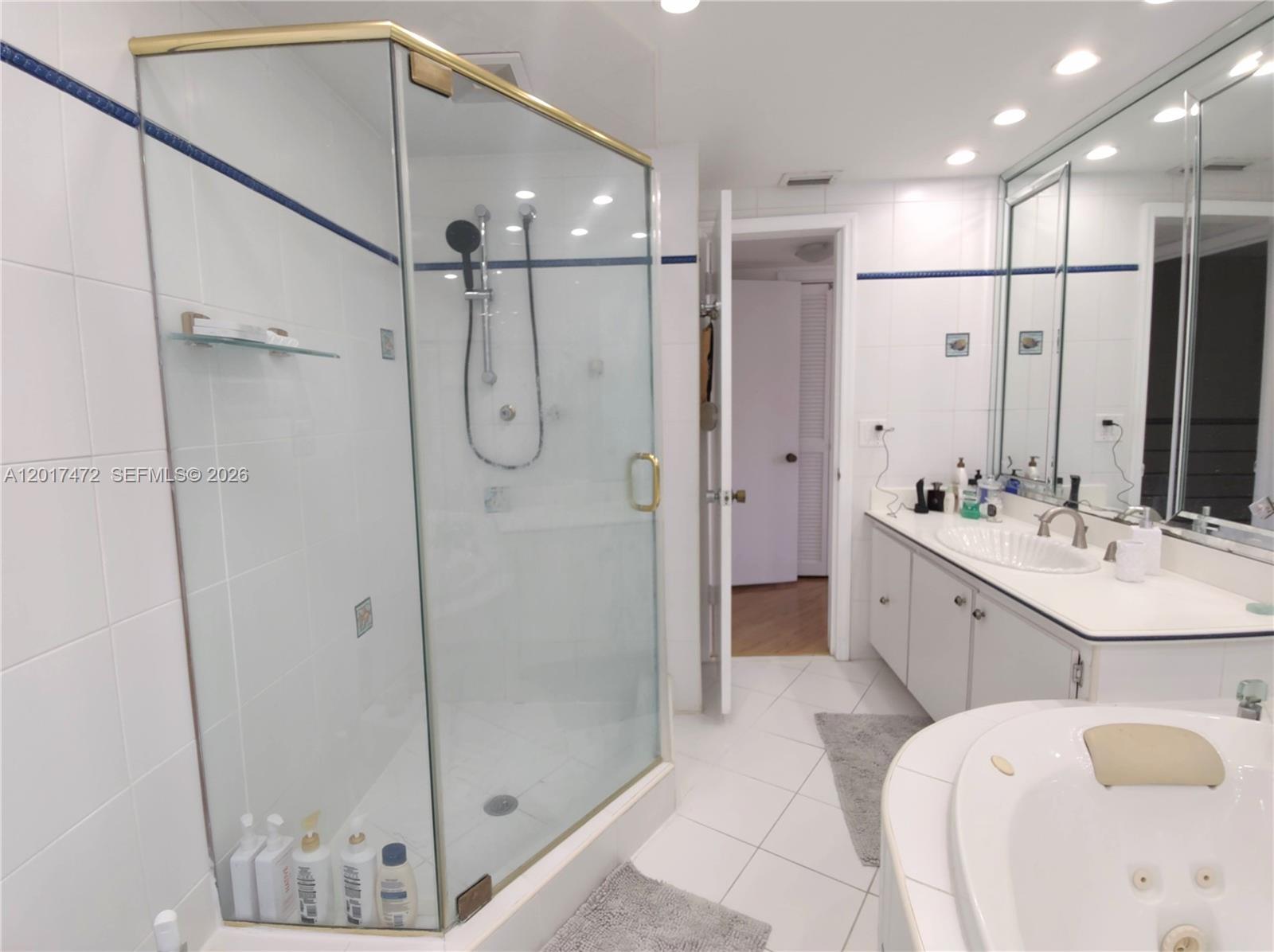 LAGO VERDE VILLAS CONDO - Residential Lease