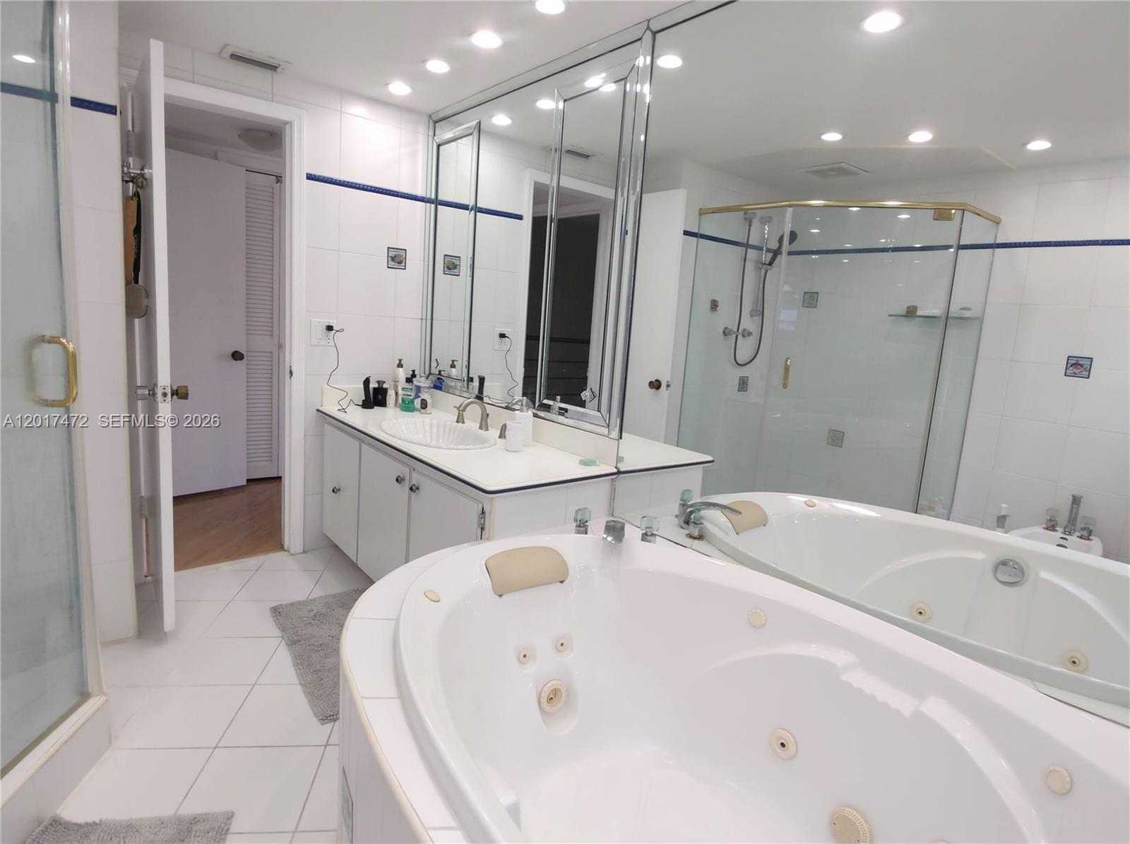 LAGO VERDE VILLAS CONDO - Residential Lease