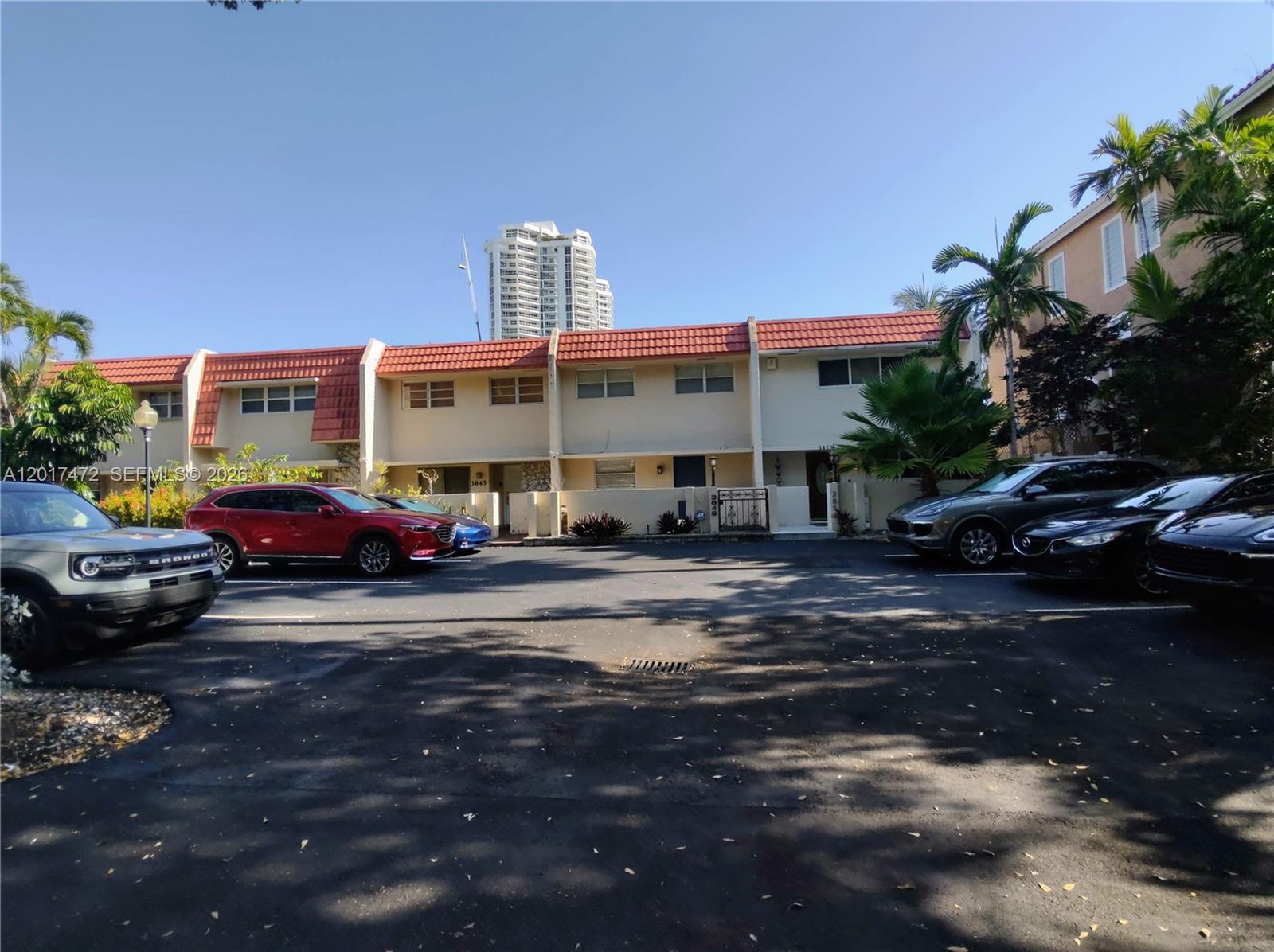 LAGO VERDE VILLAS CONDO - Residential Lease