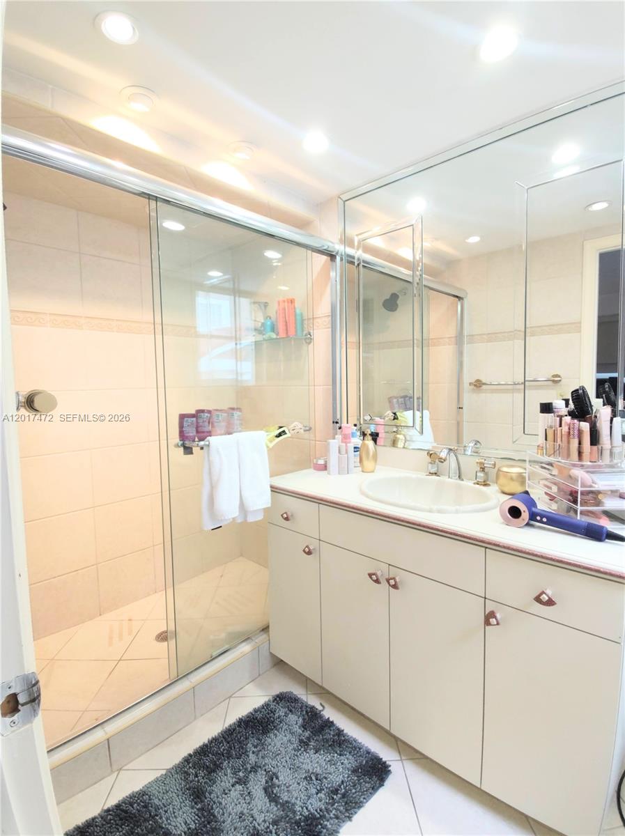 LAGO VERDE VILLAS CONDO - Residential Lease