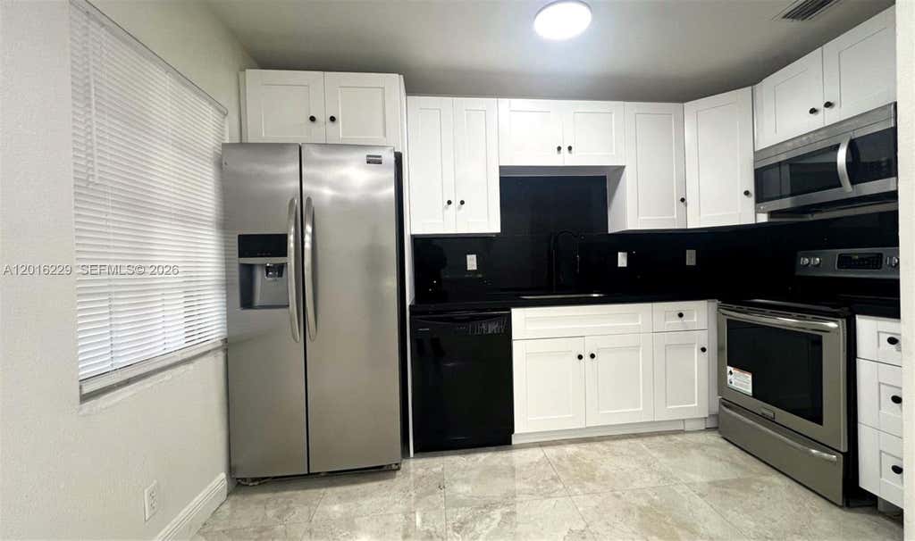 Photo of 11307 Port St #11307, Cooper City, FL 33026 (MLS # A12016229)