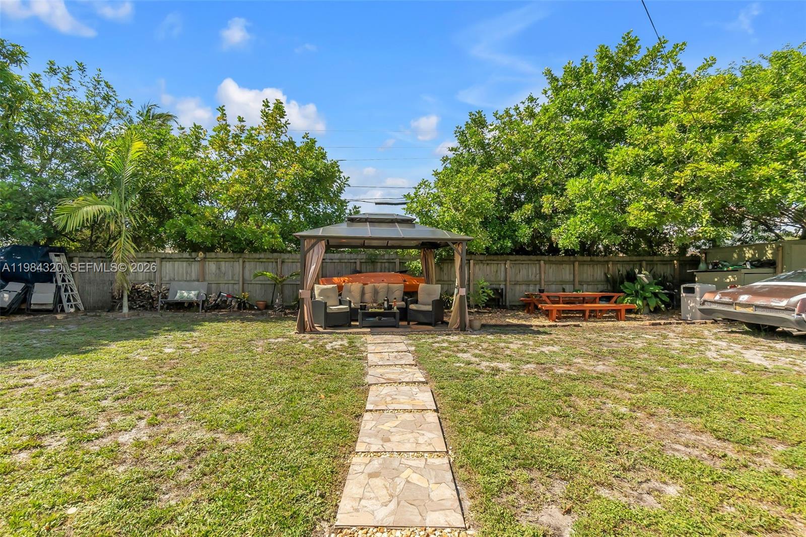 LAUDERDALE VILLAS - Residential