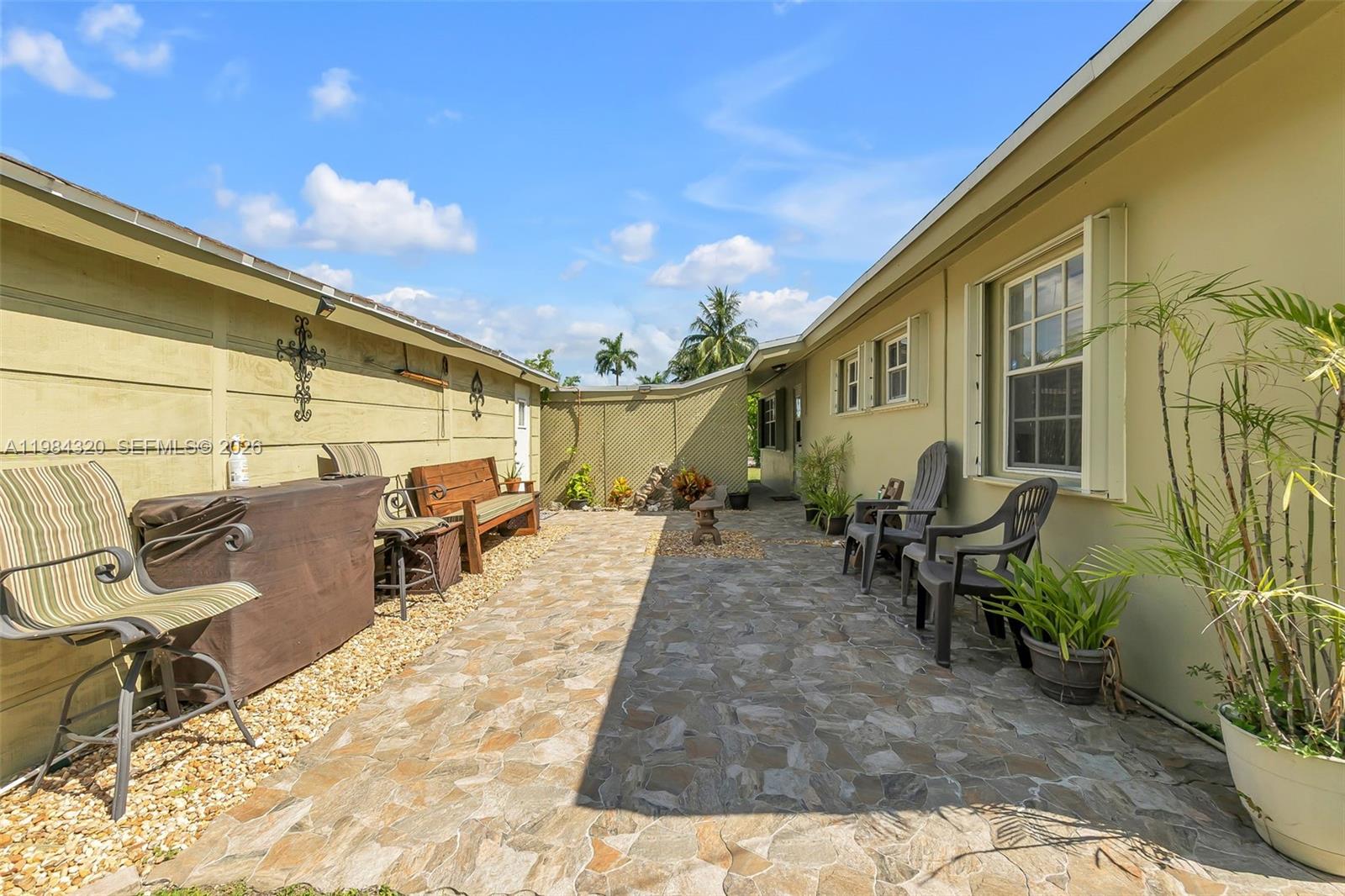 LAUDERDALE VILLAS - Residential