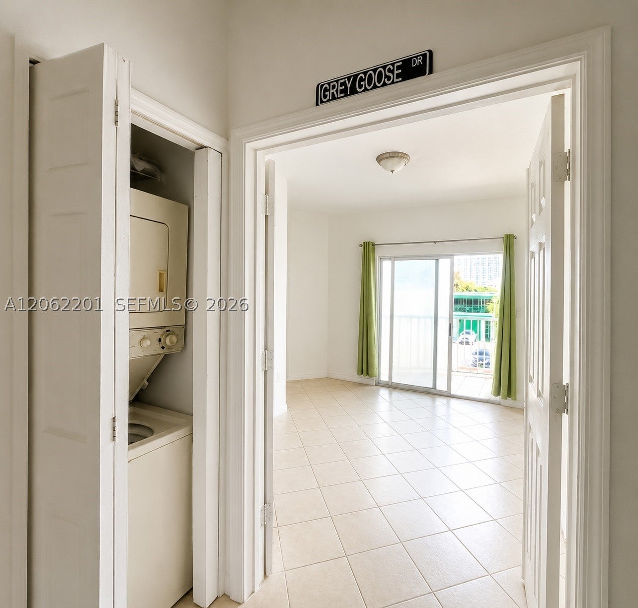 2734 Bird Ave 203