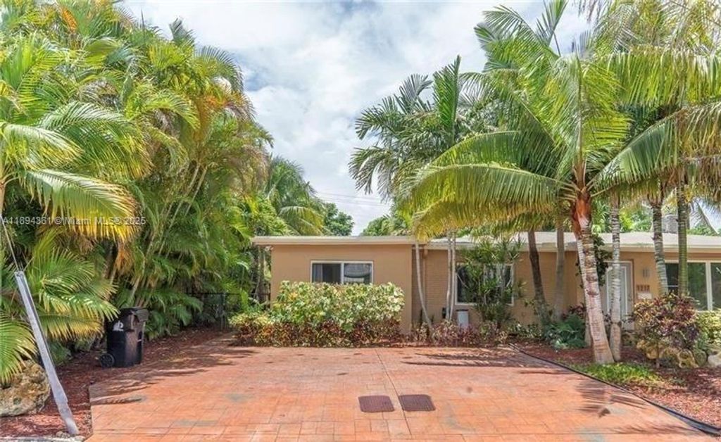 Photo of 1215 NE 16th Ave #1, Fort Lauderdale, FL 33304 (MLS # A11894361)