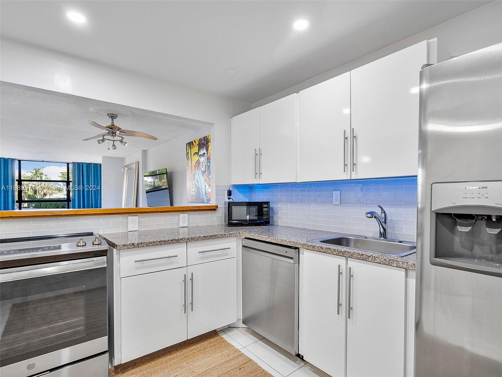 600 Parkview Dr 227, Hallandale Beach, Broward County, Florida - 1 Bedrooms  
2 Bathrooms - 