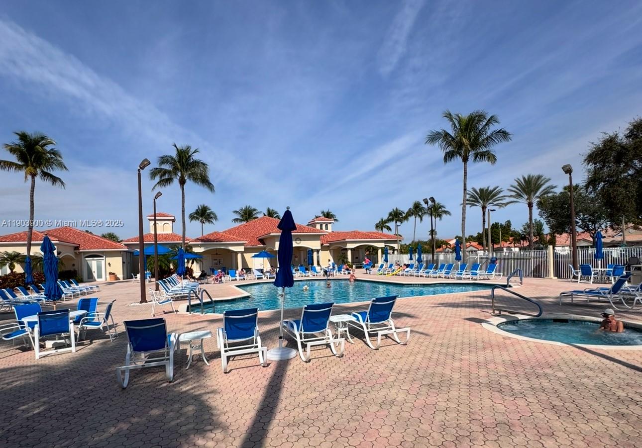 FLORAL LAKES - Residential