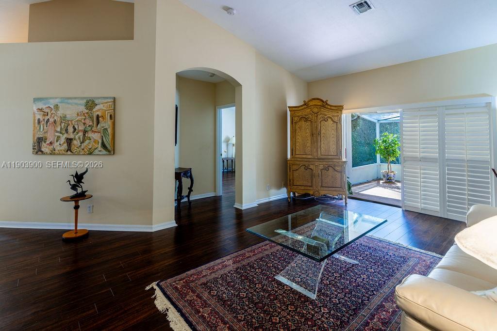 FLORAL LAKES - Residential