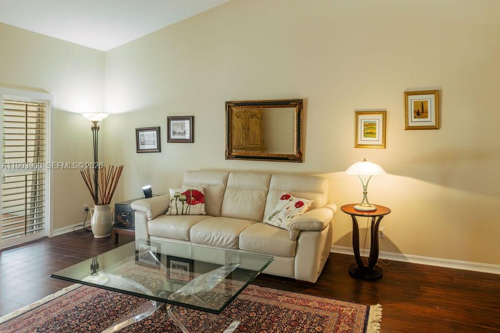 FLORAL LAKES - Residential