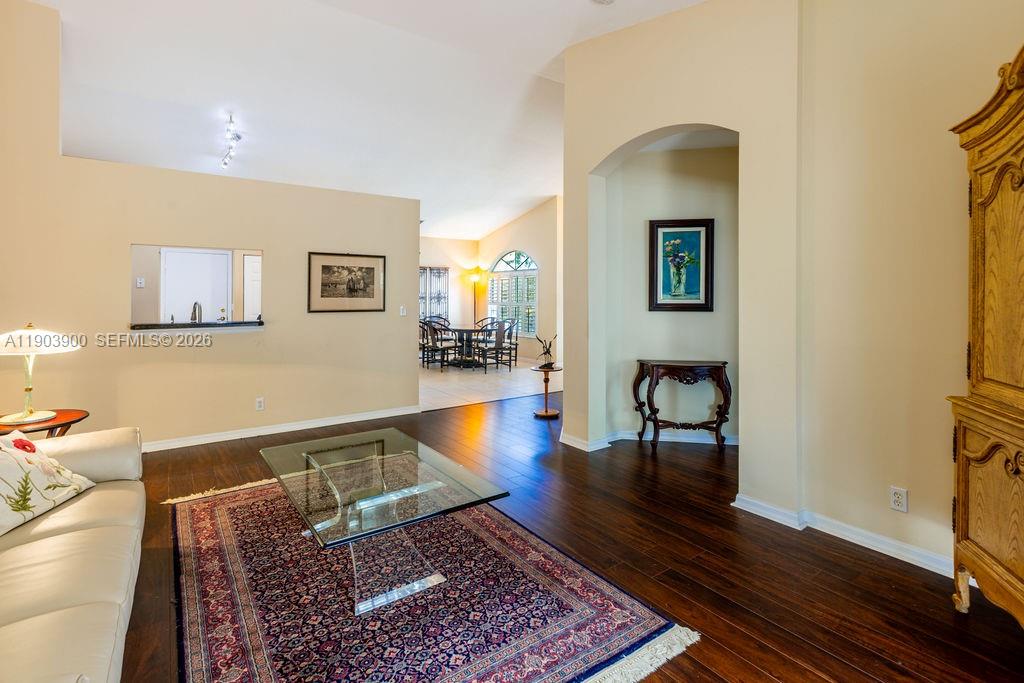 FLORAL LAKES - Residential