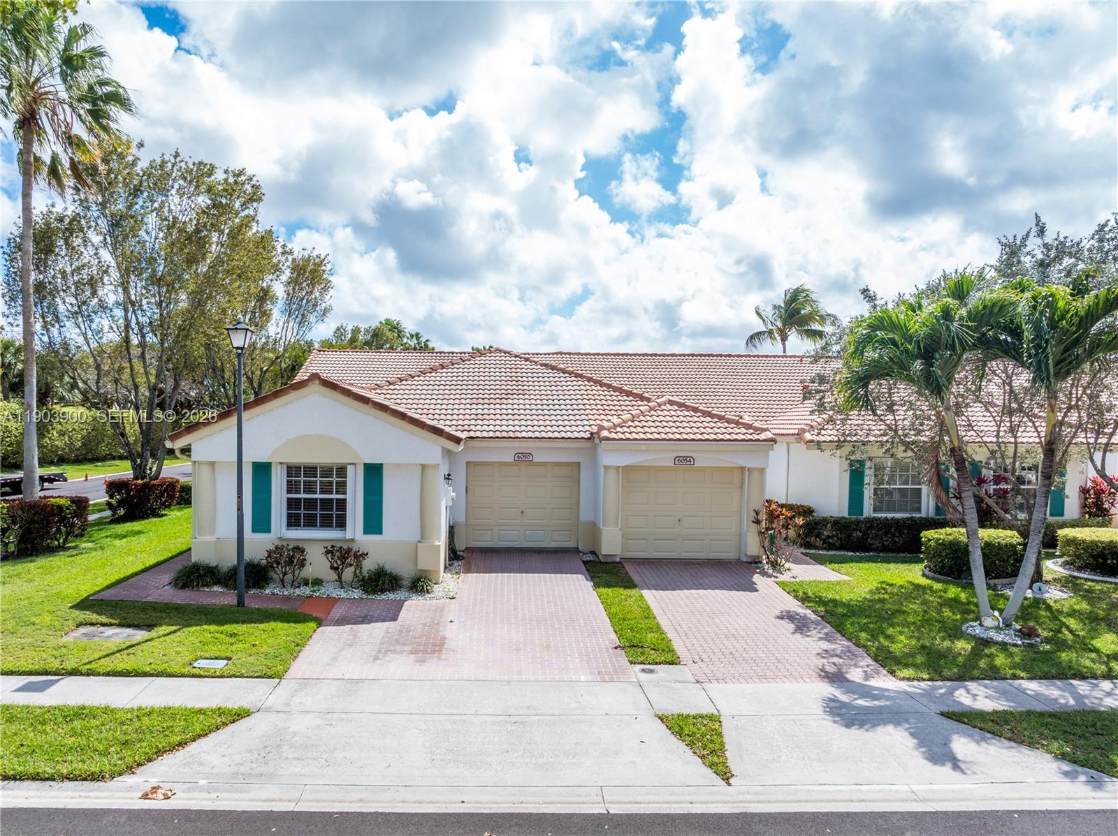 FLORAL LAKES - Residential