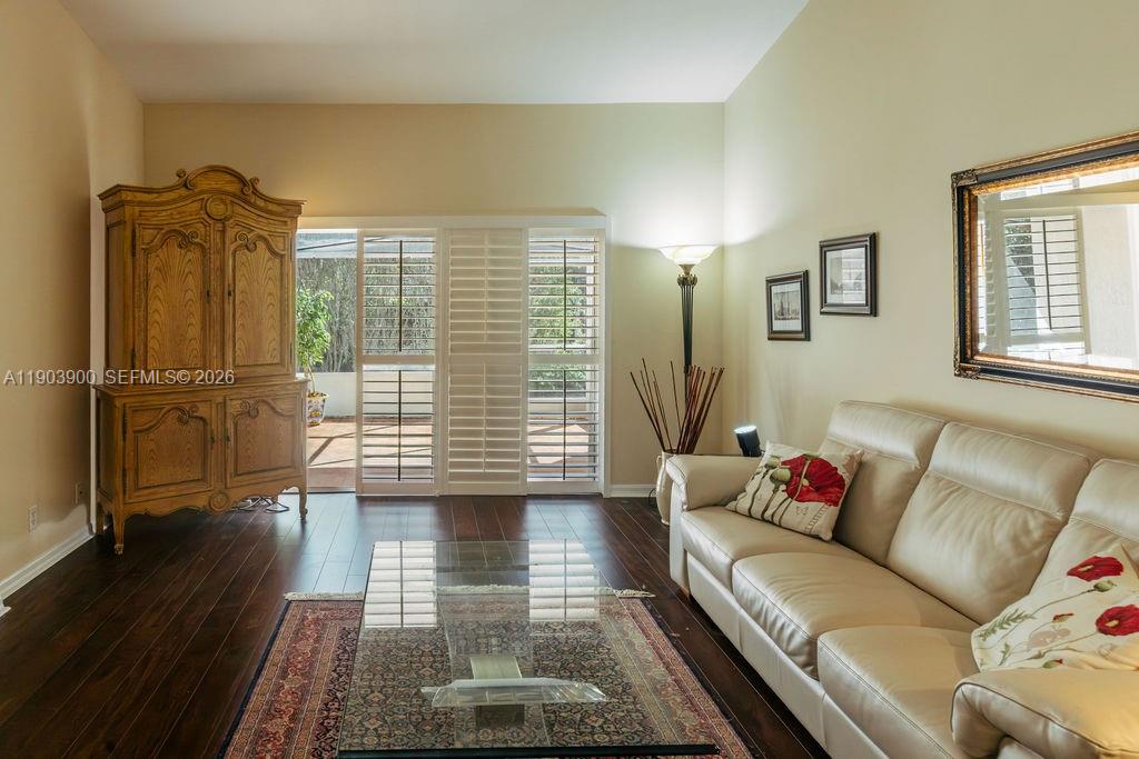 FLORAL LAKES - Residential