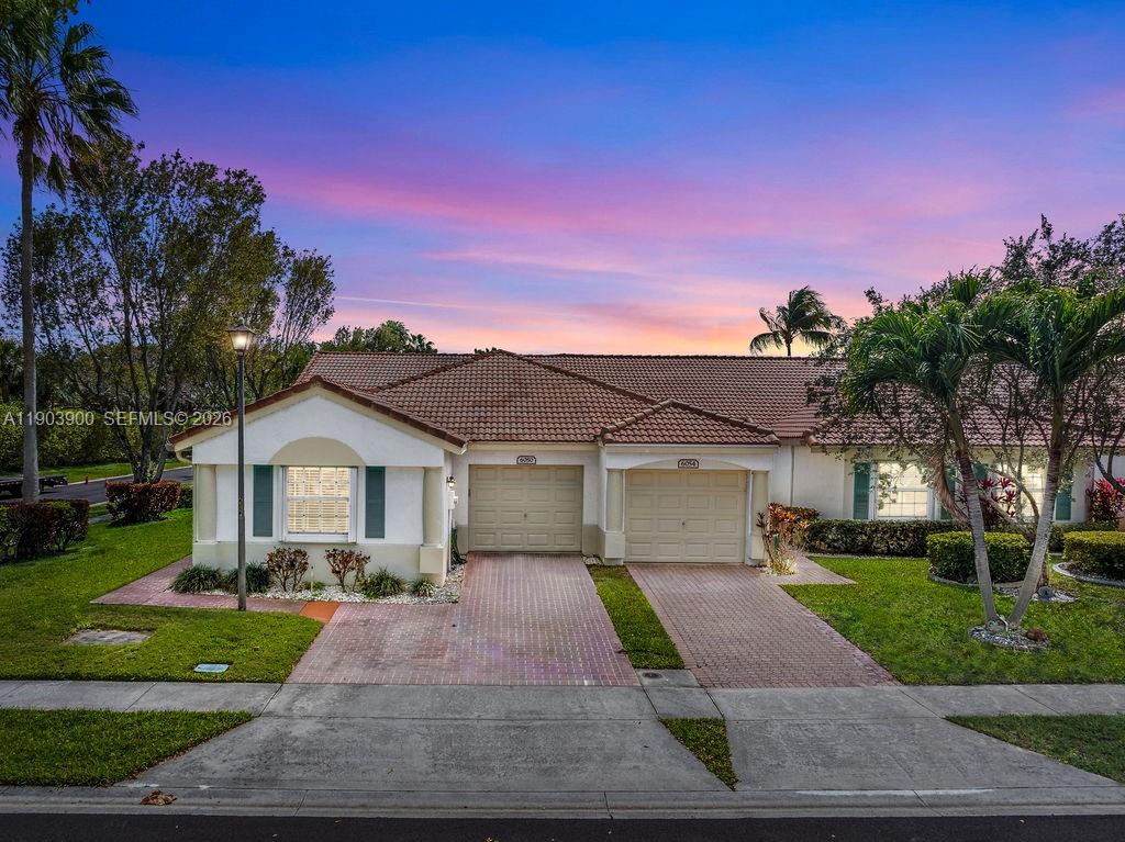 FLORAL LAKES - Residential