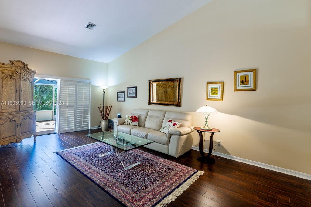 FLORAL LAKES - Residential