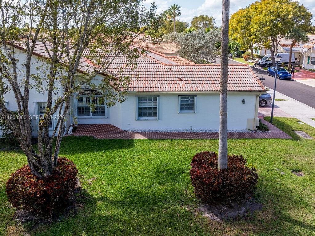 FLORAL LAKES - Residential