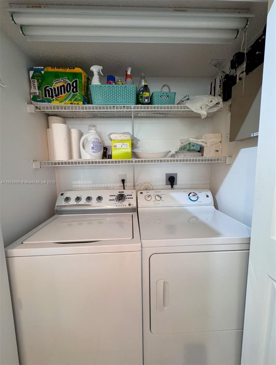 FLORAL LAKES - Residential