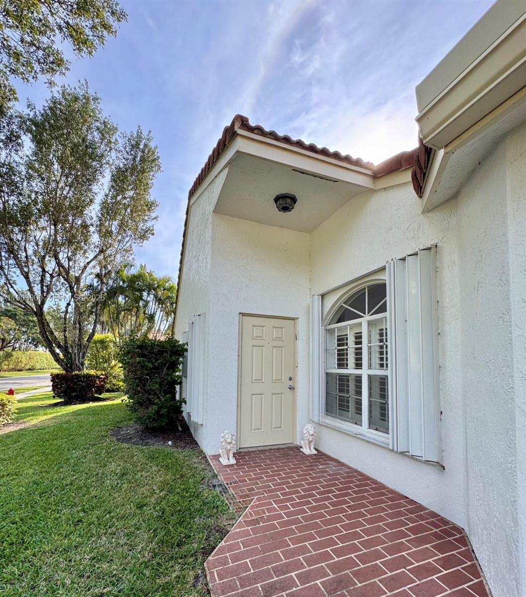 FLORAL LAKES - Residential