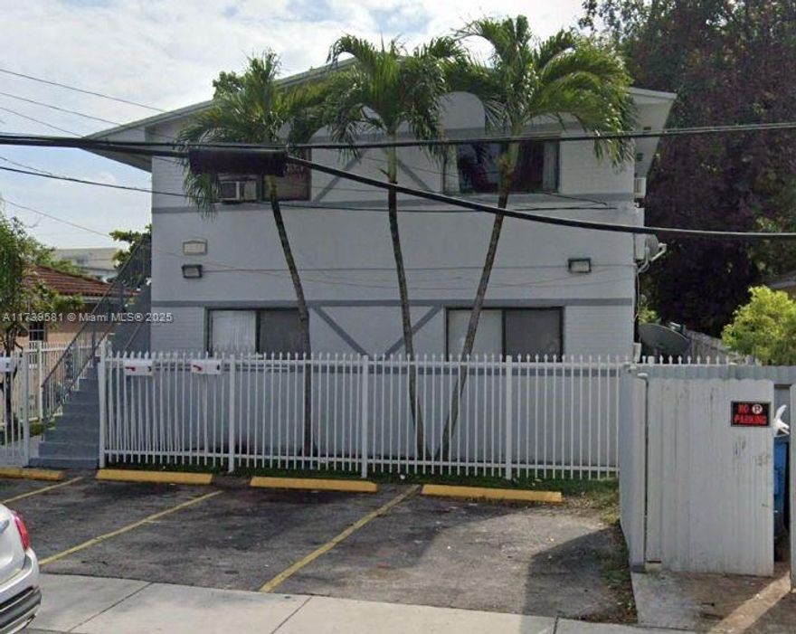 Investment Opportunity in a central location, minutes from the airport and downtown Miami. This completely renovated Single Family home offers comfort and functionality, ideal for couples or small families. It includes an equipped kitchen, a spacious living room and access to nearby services such as shops and public transport. Don’t miss out on this incredible opportunity to add value to your portfolio with this smart investment.
