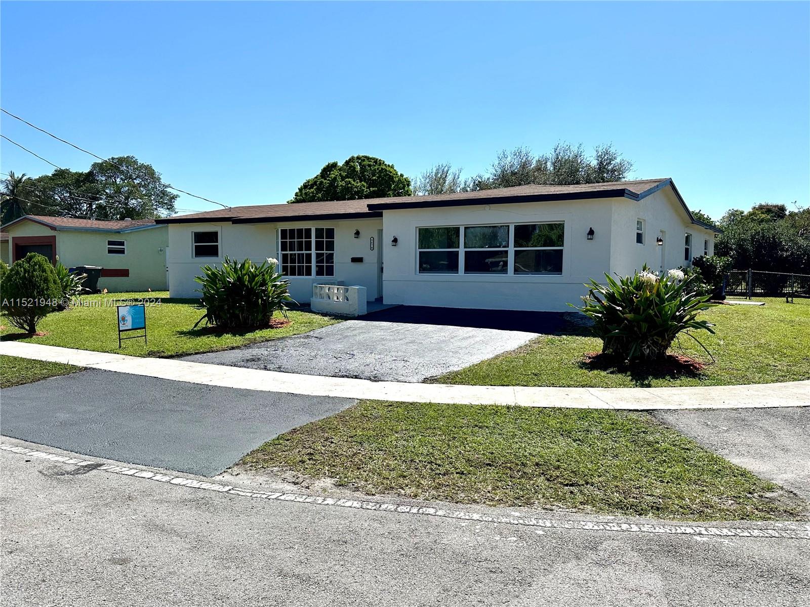 3470 Nw 39th St St, Lauderdale Lakes, Broward County, Florida - 5 Bedrooms  
2 Bathrooms - 