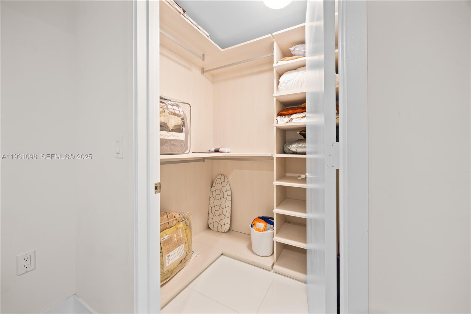 PARQUE TOWERS CONDO - Residential Lease