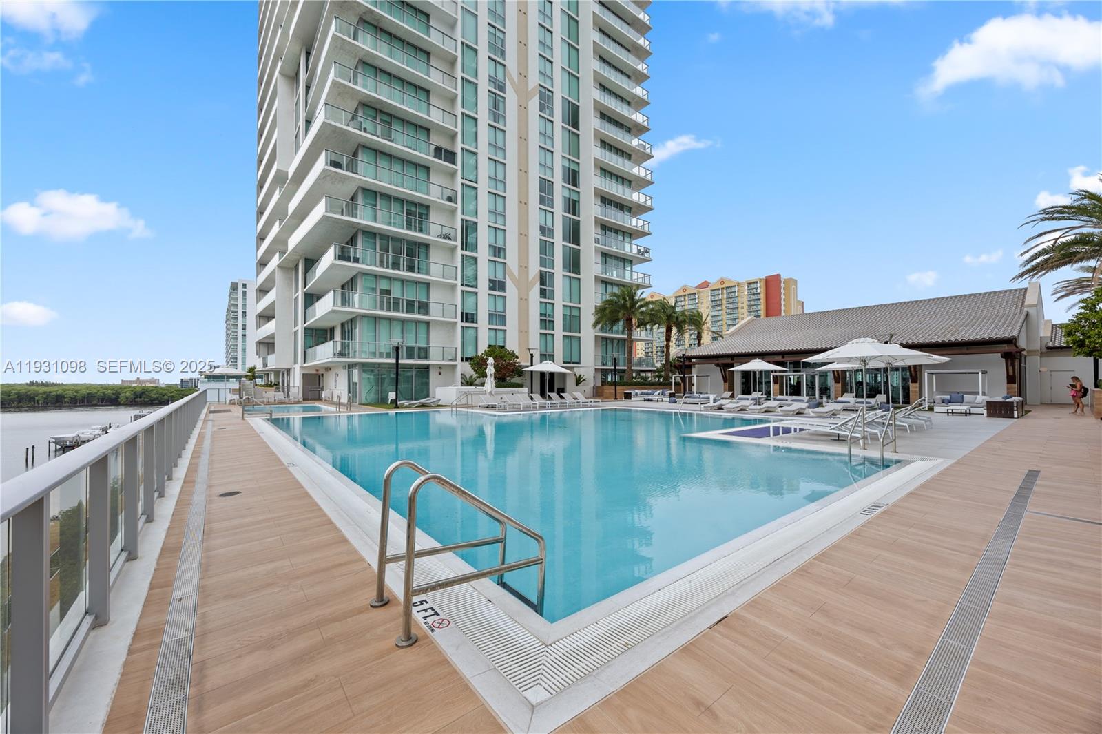 PARQUE TOWERS CONDO - Residential Lease