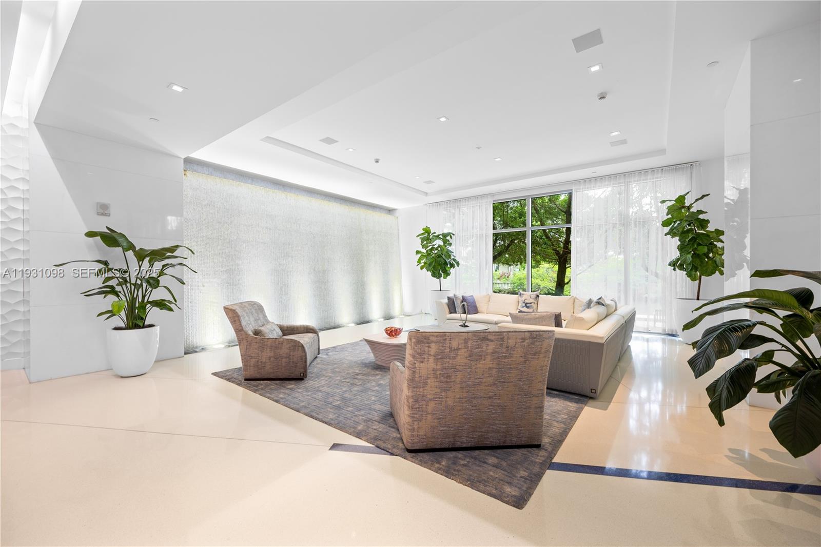 PARQUE TOWERS CONDO - Residential Lease