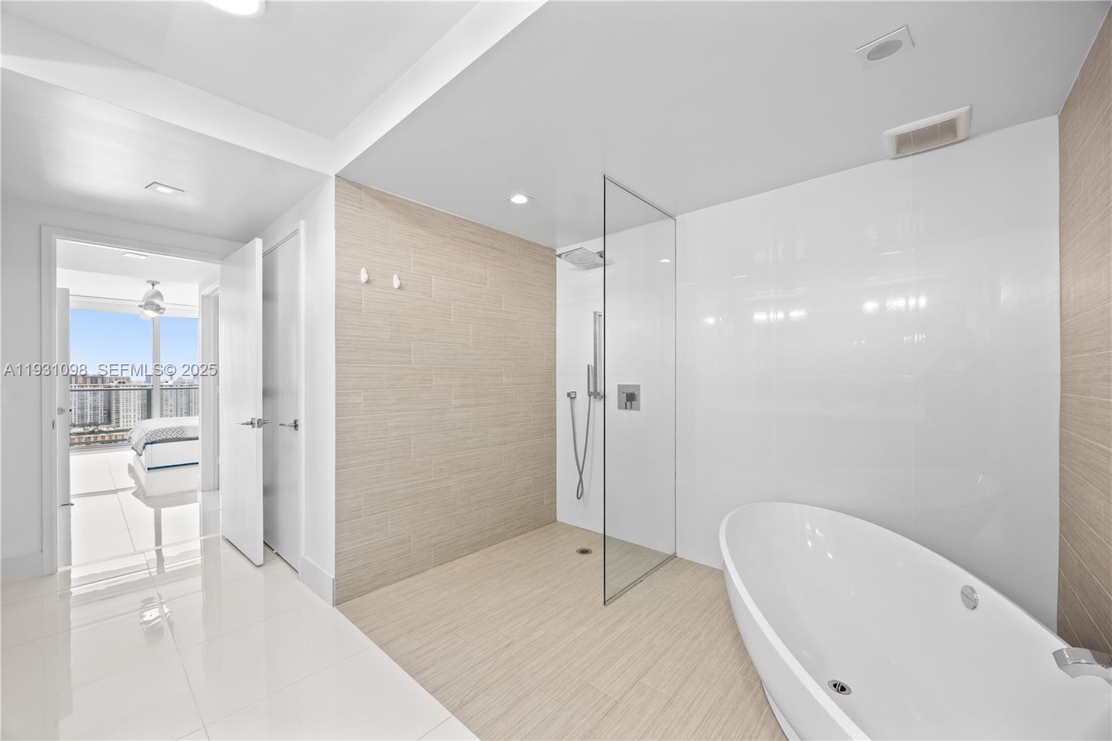 PARQUE TOWERS CONDO - Residential Lease