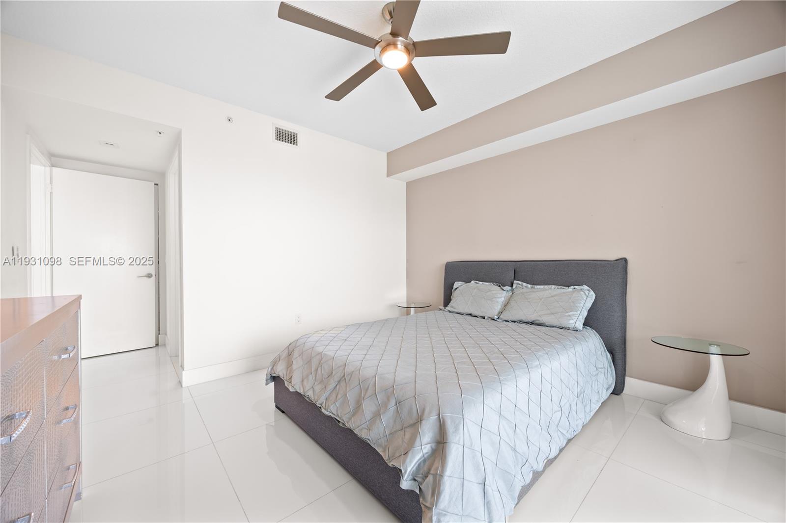 PARQUE TOWERS CONDO - Residential Lease