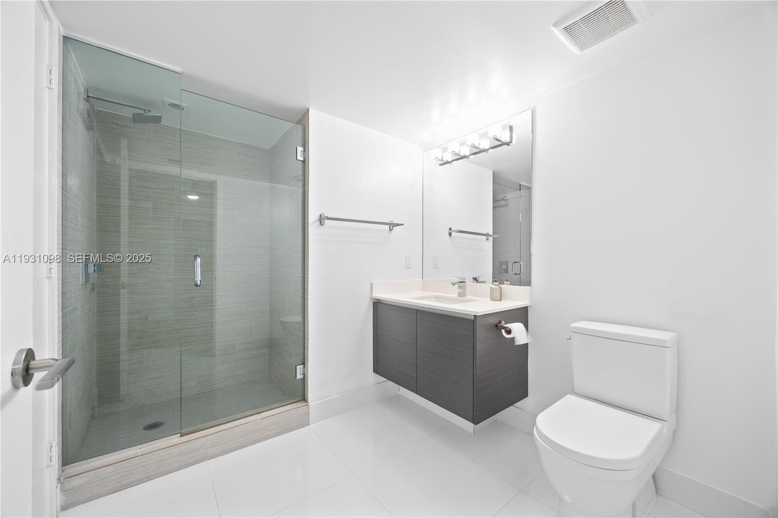 PARQUE TOWERS CONDO - Residential Lease