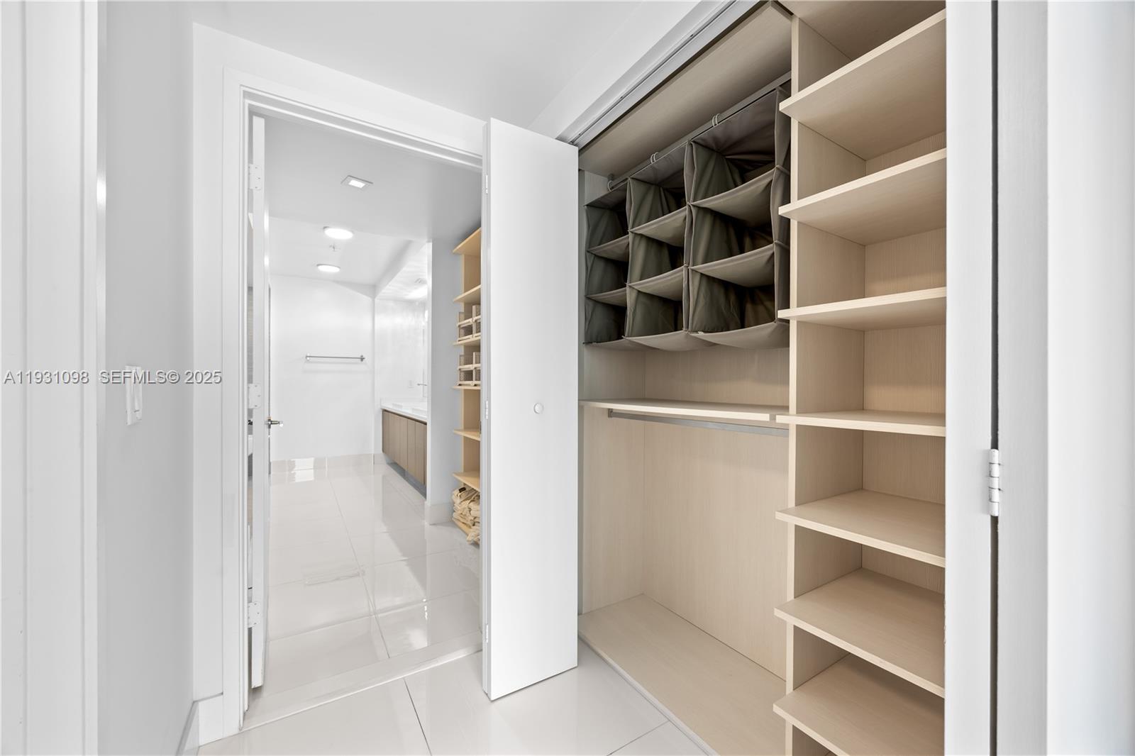 PARQUE TOWERS CONDO - Residential Lease