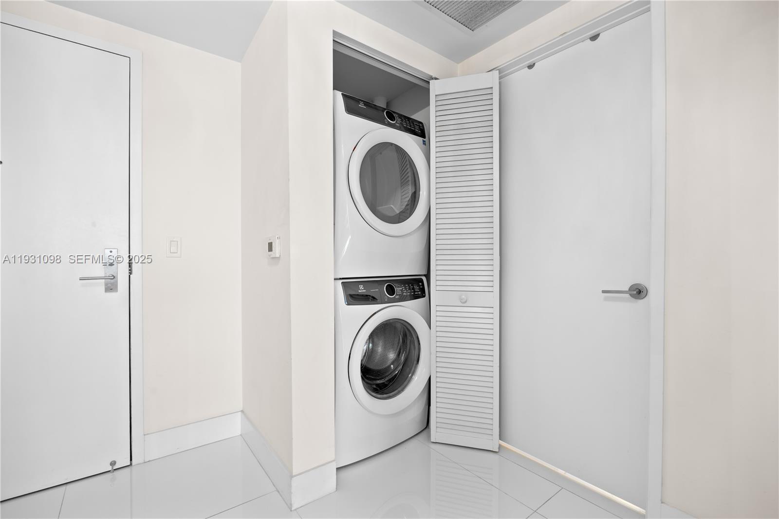 PARQUE TOWERS CONDO - Residential Lease