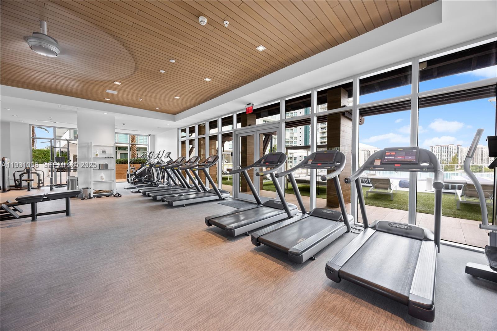 PARQUE TOWERS CONDO - Residential Lease