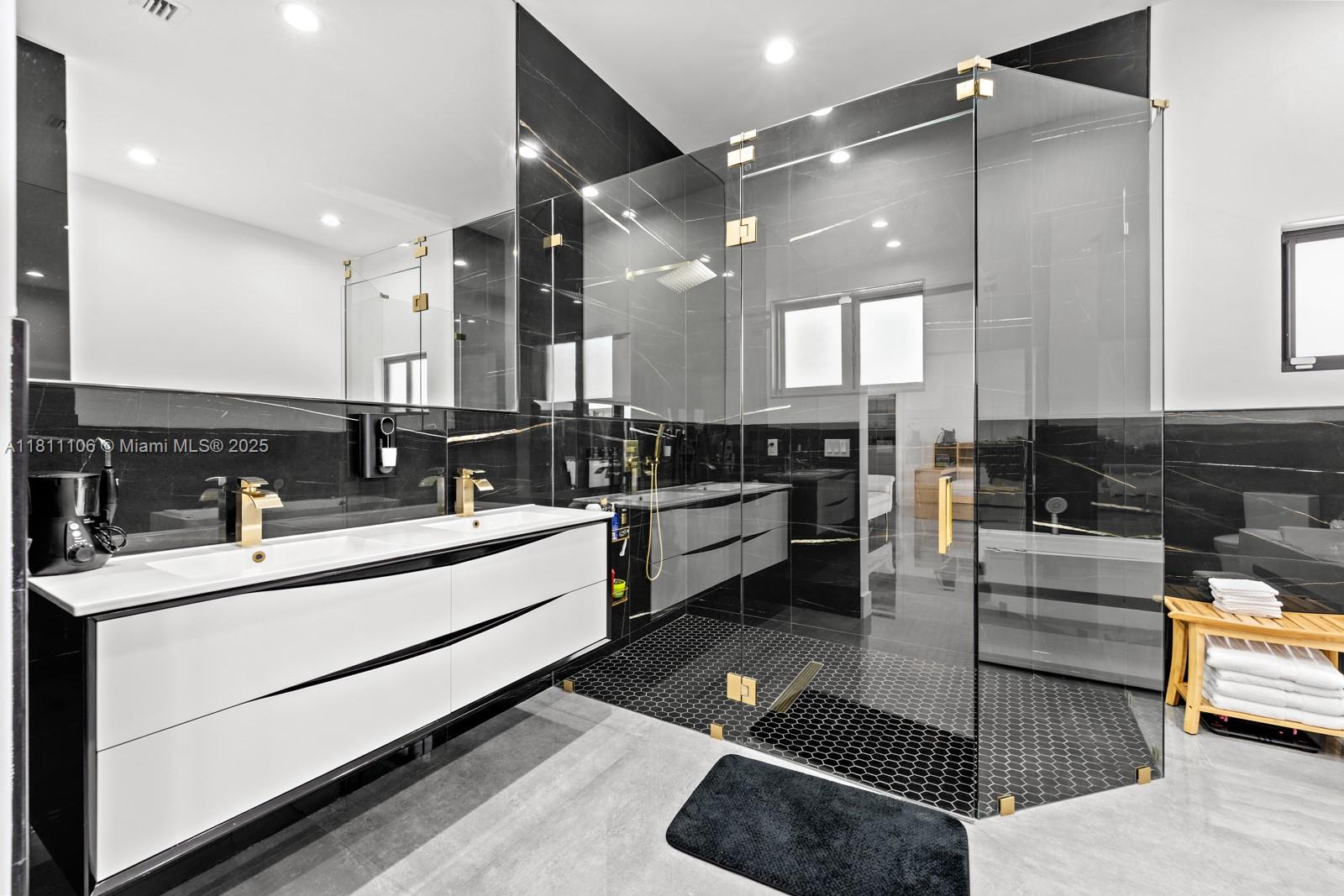 32 56 39 5 AC M/L - Residential