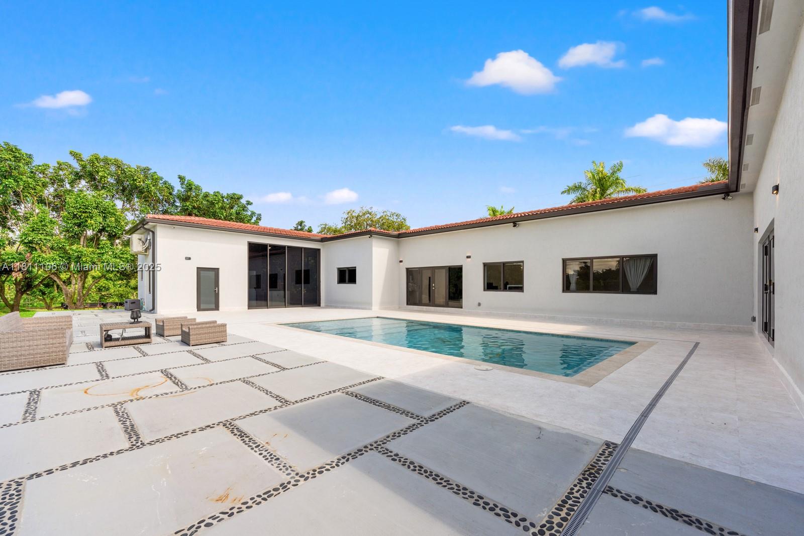 32 56 39 5 AC M/L - Residential