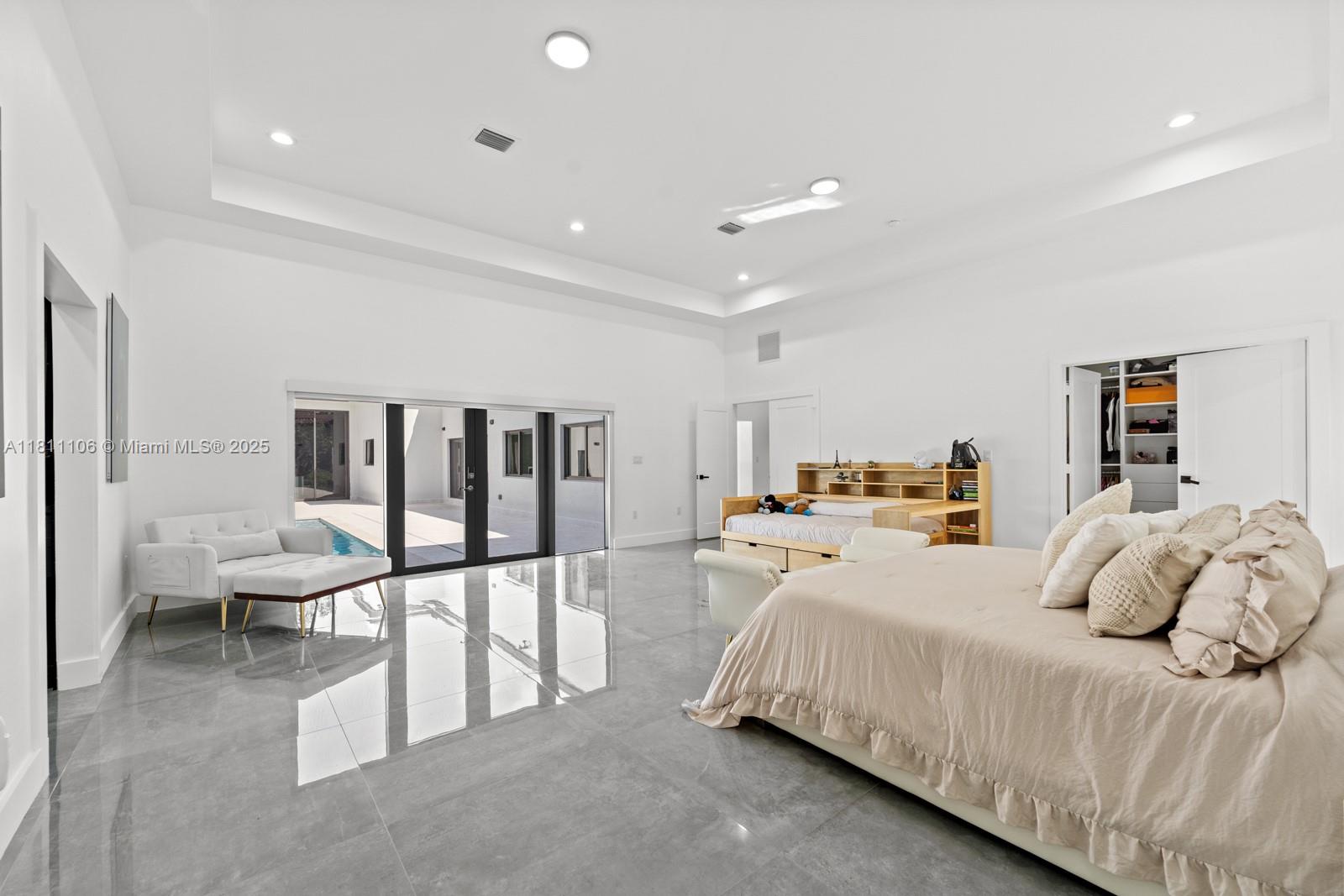 32 56 39 5 AC M/L - Residential